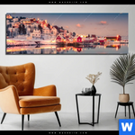 Aluminiumbild Gebürstet Skandinavische Stadt Bei Nacht Panorama Produktvorschau mit dem Bild Skandinavische Stadt bei Nacht im Format Panorama.