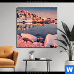 Aluminiumbild Gebürstet Skandinavische Stadt Bei Nacht Quadrat Produktvorschau mit dem Bild Skandinavische Stadt bei Nacht im Format Quadrat.