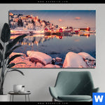 Aluminiumbild Gebürstet Skandinavische Stadt Bei Nacht Querformat Produktvorschau mit dem Bild Skandinavische Stadt bei Nacht im Format Querformat.