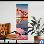 Aluminiumbild Gebürstet Skandinavische Stadt Bei Nacht Schmal Produktvorschau mit dem Bild Skandinavische Stadt bei Nacht im Format Schmal.