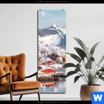 Aluminiumbild Gebürstet Skandinavisches Dorf Im Schnee Schmal Produktvorschau mit dem Bild Skandinavisches Dorf im Schnee im Format Schmal.