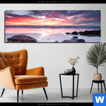 Aluminiumbild Gebürstet Sonnenaufgang Am Strand Mit Felsen Panorama Produktvorschau mit dem Bild Sonnenaufgang am Strand mit Felsen im Format Panorama.