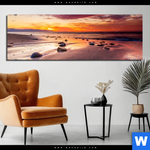 Aluminiumbild Gebürstet Sonnenuntergang Am Strand Mit Felsen Panorama Produktvorschau mit dem Bild Sonnenuntergang am Strand mit Felsen im Format Panorama.