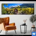 Aluminiumbild Gebürstet Waldhuette Am Fluss Panorama Produktvorschau mit dem Bild Waldhütte am Fluss im Format Panorama.