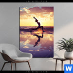 Aluminiumbild Gebürstet Yoga Am Lila Strand Hochformat Produktvorschau mit dem Bild Yoga am lila Strand im Format Hochformat.