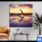 Aluminiumbild Gebürstet Yoga Am Lila Strand Quadrat Produktvorschau mit dem Bild Yoga am lila Strand im Format Quadrat.