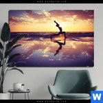 Aluminiumbild Gebürstet Yoga Am Lila Strand Querformat Produktvorschau mit dem Bild Yoga am lila Strand im Format Querformat.