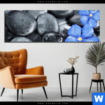 Bild Edelstahloptik Blaue Blume Graue Steine Panorama Produktvorschau mit dem Bild Blaue Blume & Graue Steine im Format Panorama.