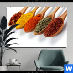 Bild Edelstahloptik Farbige Gewuerze Auf Holzloeffel Querformat Produktvorschau mit dem Bild Farbige Gewürze auf Holzlöffel im Format Querformat.