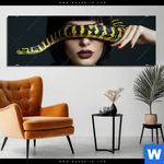 Bild Edelstahloptik Frau Mit Gelber Schlange Panorama Produktvorschau mit dem Bild Frau mit gelber Schlange im Format Panorama.