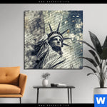 Bild Edelstahloptik Freiheitsstatue Im Sandsturm Quadrat Produktvorschau mit dem Bild Freiheitsstatue im Sandsturm im Format Quadrat.