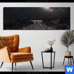 Bild Edelstahloptik Milchstrasse Ueber Einem Holzweg Panorama Produktvorschau mit dem Bild Milchstraße über einem Holzweg im Format Panorama.