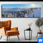 Leinwandbild Berge Und Waelder In Schnee Panorama Produktvorschau mit dem Bild Berge und Wälder in Schnee im Format Panorama.