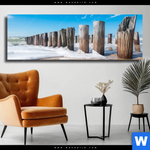 Leinwandbild Buhnen In Wellen Am Strand Panorama Produktvorschau mit dem Bild Buhnen in Wellen am Strand im Format Panorama.