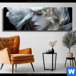 Leinwandbild Frau Im Licht Panorama Produktvorschau mit dem Bild Frau im Licht im Format Panorama.