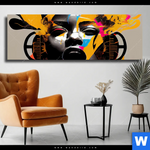 Leinwandbild Frau Mit Kopfhoerern Panorama Produktvorschau mit dem Bild Frau mit Kopfhörern im Format Panorama.