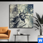 Leinwandbild Freiheitsstatue Im Sandsturm Quadrat Produktvorschau mit dem Bild Freiheitsstatue im Sandsturm im Format Quadrat.
