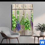 Leinwandbild Frische Kraeuter An Holzstange Hochformat Produktvorschau mit dem Bild Frische Kräuter an Holzstange im Format Hochformat.