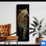Leinwandbild Leopard In Der Dunkelheit Schmal Produktvorschau mit dem Bild Leopard in der Dunkelheit im Format Schmal.