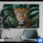 Leinwandbild Leopard Mit Blauen Augen Querformat Produktvorschau mit dem Bild Leopard mit blauen Augen im Format Querformat.