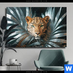 Leinwandbild Leopard Zwischen Blaettern Querformat Produktvorschau mit dem Bild Leopard zwischen Blättern im Format Querformat.