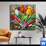 Leinwandbild Loeffel Mit Kraeutern Und Gewuerzen Quadrat Produktvorschau mit dem Bild Löffel mit Kräutern und Gewürzen im Format Quadrat.