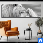 Leinwandbild Loewe Wildnis Liebe Panorama Produktvorschau mit dem Bild Löwe - Wildnis Liebe im Format Panorama.