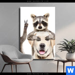 Leinwandbild Lustige Waschbaeren Mit Hund Hochformat Produktvorschau mit dem Bild Lustige Waschbären mit Hund im Format Hochformat.