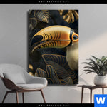 Leinwandbild Monstera Und Tukan Gold Hochformat Produktvorschau mit dem Bild Monstera und Tukan Gold im Format Hochformat.