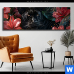 Leinwandbild Panther Und Rote Blueten Panorama Produktvorschau mit dem Bild Panther und rote Blüten im Format Panorama.