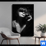 Leinwandbild Rauchende Lady Hochformat Produktvorschau mit dem Bild Rauchende Lady im Format Hochformat.