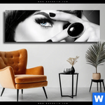 Leinwandbild Schoene Geheimnisvolle Panorama Produktvorschau mit dem Bild Schöne Geheimnisvolle im Format Panorama.