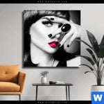 Leinwandbild Schoene Geheimnisvolle Quadrat Produktvorschau mit dem Bild Schöne Geheimnisvolle im Format Quadrat.