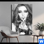 Leinwandbild Schoener Mittelfinger Hochformat Produktvorschau mit dem Bild Schöner Mittelfinger im Format Hochformat.