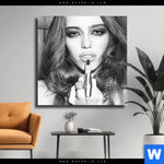 Leinwandbild Schoener Mittelfinger Quadrat Produktvorschau mit dem Bild Schöner Mittelfinger im Format Quadrat.