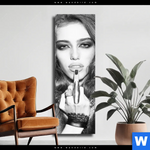 Leinwandbild Schoener Mittelfinger Schmal Produktvorschau mit dem Bild Schöner Mittelfinger im Format Schmal.