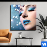 Leinwandbild Schoenheit In Blau Weiss Quadrat Produktvorschau mit dem Bild Schönheit in Blau & Weiss im Format Quadrat.