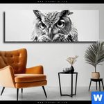 Leinwandbild Schwarz Weiss Eulenportrait Panorama Produktvorschau mit dem Bild Schwarz-Weiß Eulenportrait im Format Panorama.