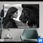 Leinwandbild Seelenblick Loewe Frau Querformat Produktvorschau mit dem Bild Seelenblick - Löwe & Frau im Format Querformat.