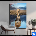 Leinwandbild Spiegelbild Loewe Loewenjunges Hochformat Produktvorschau mit dem Bild Spiegelbild Löwe & Löwenjunges im Format Hochformat.
