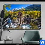 Leinwandbild Waldhuette Am Fluss Querformat Produktvorschau mit dem Bild Waldhütte am Fluss im Format Querformat.