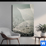 Leinwandbild Weisse Blaetter Hochformat Produktvorschau mit dem Bild Weiße Blätter im Format Hochformat.