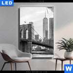 Leuchtbild Brooklyn Bridge Schwarzweiss Hochformat Produktvorschau mit dem Bild Brooklyn Bridge Schwarzweiß im Format Hochformat.