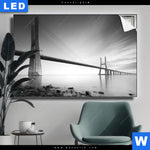 Leuchtbild Bruecke Am Weiten Meer Querformat Produktvorschau mit dem Bild Brücke am weiten Meer im Format Querformat.