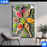 Leuchtbild Bunte Gewuerze In Holzloeffeln Hochformat Produktvorschau mit dem Bild Bunte Gewürze in Holzlöffeln im Format Hochformat.
