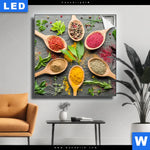 Leuchtbild Bunte Gewuerze In Holzloeffeln Quadrat Produktvorschau mit dem Bild Bunte Gewürze in Holzlöffeln im Format Quadrat.