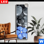 Leuchtbild Dia Blaue Blume Graue Steine Schmal Produktvorschau mit dem Bild Blaue Blume & Graue Steine im Format Schmal.