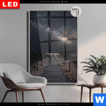 Leuchtbild Dia Milchstrasse Ueber Einem Holzweg Hochformat Produktvorschau mit dem Bild Milchstraße über einem Holzweg im Format Hochformat.