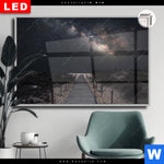 Leuchtbild Dia Milchstrasse Ueber Einem Holzweg Querformat Produktvorschau mit dem Bild Milchstraße über einem Holzweg im Format Querformat.