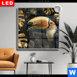 Leuchtbild Dia Monstera Und Tukan Gold Quadrat Produktvorschau mit dem Bild Monstera und Tukan Gold im Format Quadrat.